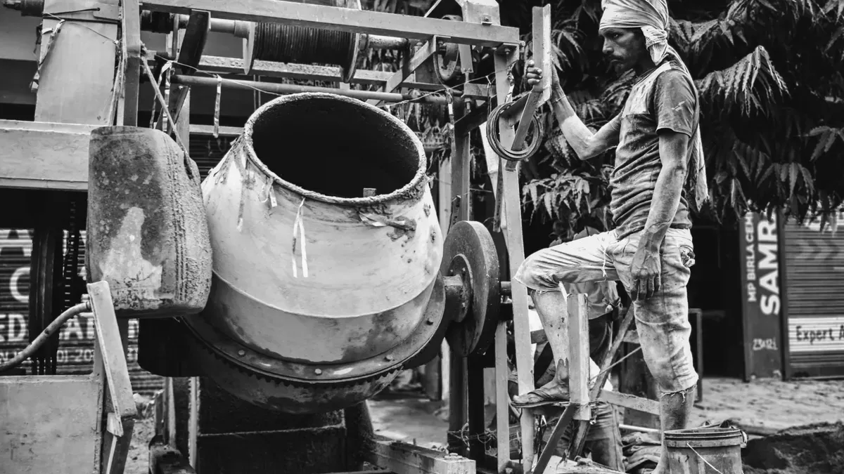Cement Mixer Types and Operational Mechanics